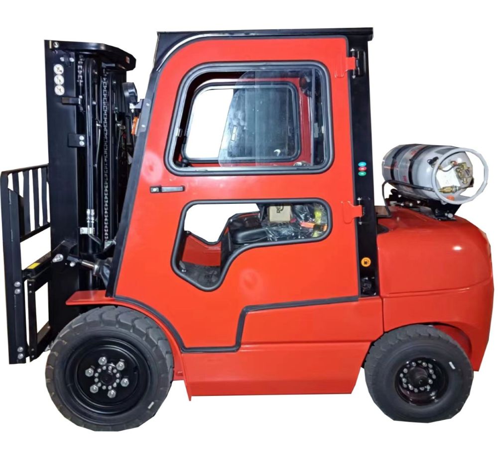 Viljuškar benz.-plin 3,5t/4,5m zatv.kabina