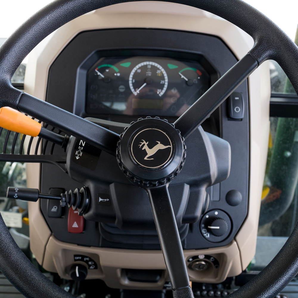 Traktor John Deere 6150B cab - Image 5