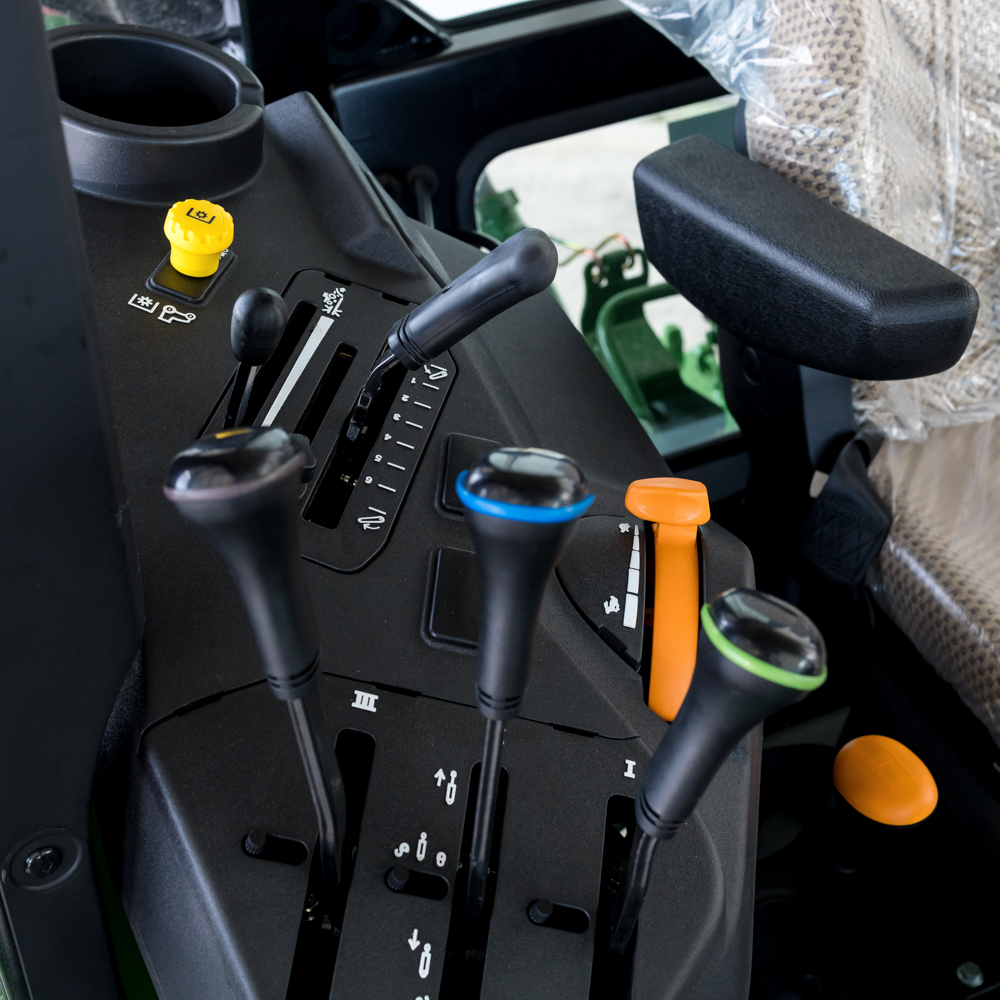 Traktor John Deere 6150B cab - Image 6