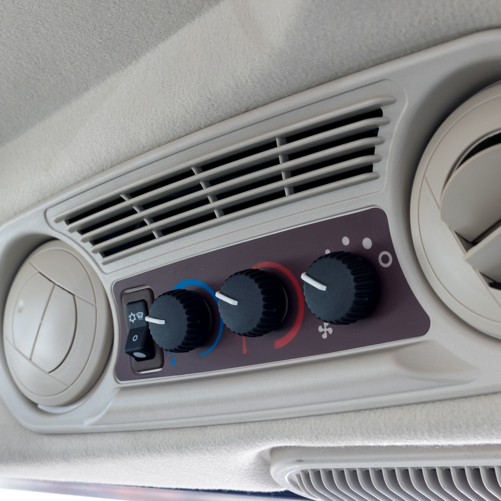 Traktor John Deere 6150B cab - Image 9